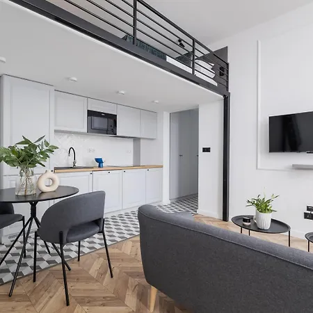 דירה Flint & Feather With Balcony By Square - Old Town *
